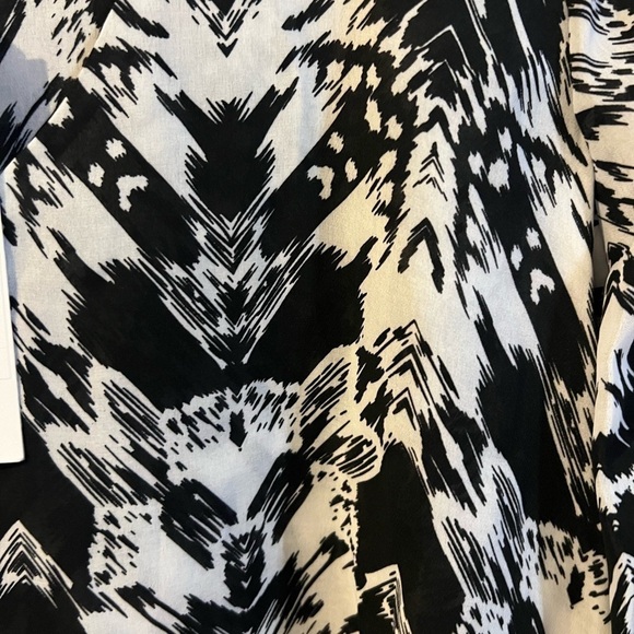 $209 PARKER Arcus Black & White Chiffon Blouse Layered Hem Size Large Brand New - Picture 5 of 6
